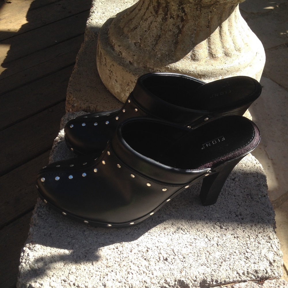 Fioni 🍷Studded Black Mules 🍷 Clogs